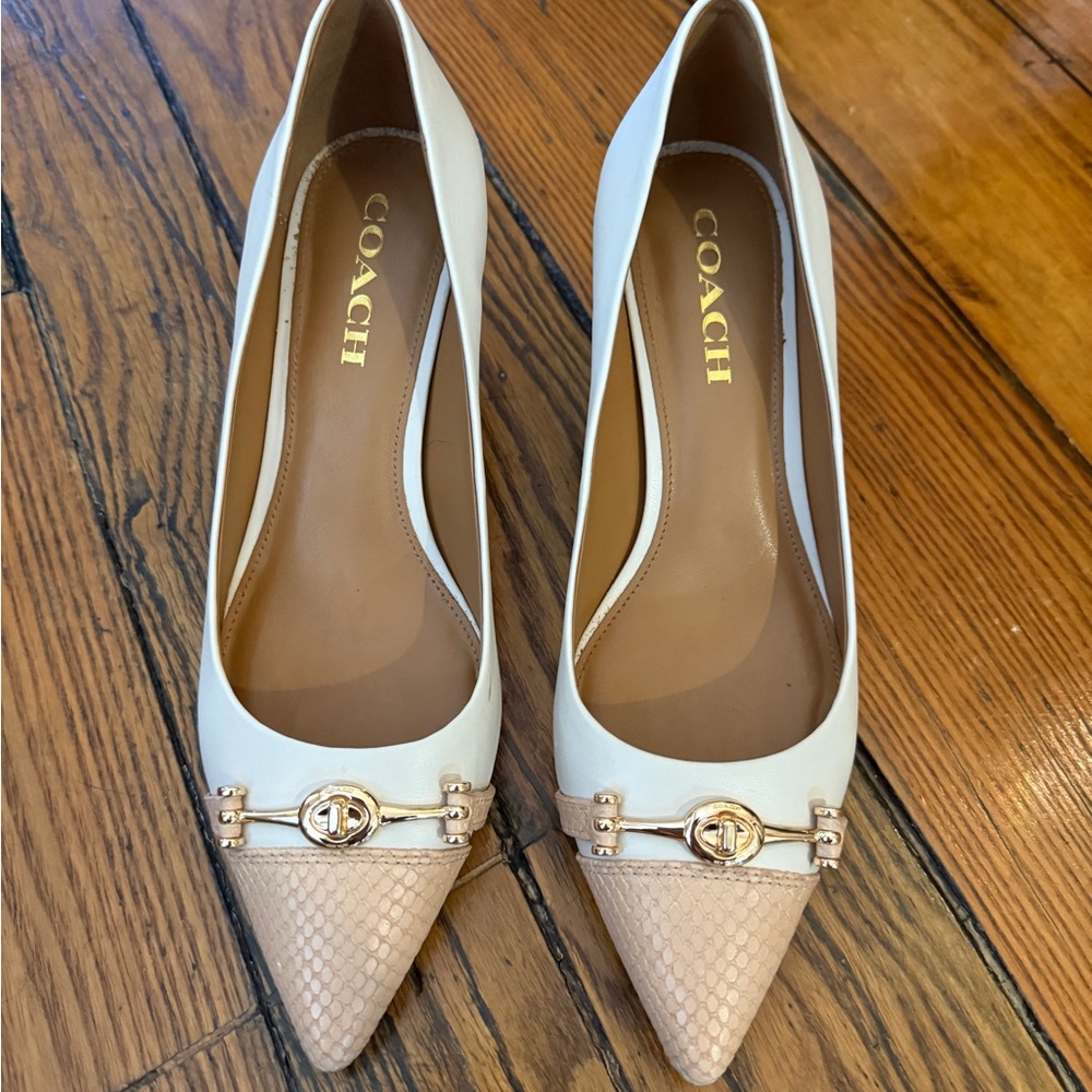 Coach Women's Cream and Tan Heels